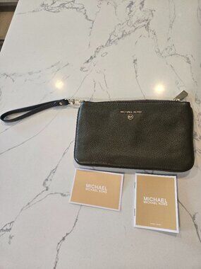 MICHAEL KORS new wristlet